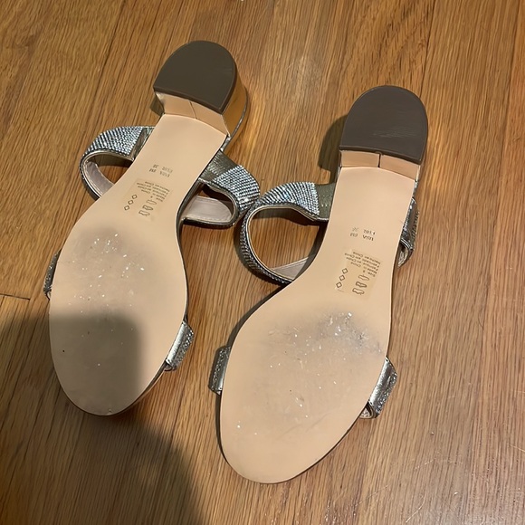 Touch of Nina Gold diamond double strap heel - Picture 4 of 7